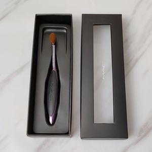 2/25 BNIB Mac Brush Oval 3